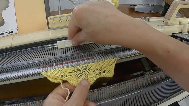 ponto pavão estiloso feito em máquina de tricô смотреть онлайн