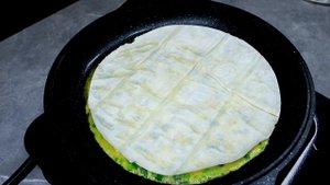 Лаваш с сыром и помидорами на сковороде | Lavash with cheese and tomatoes in a frying pan