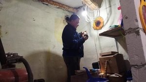 Как быстро прочистить дымоход петардой.