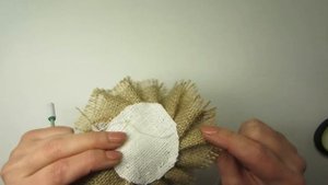 Из мешковины с кружевом _ элементы декора. Цветок морская лазурь. Урок 17