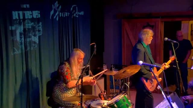 The Buttercups live from The Music Room смотреть онлайн