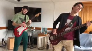 Виртуозная игра на бас гитаре