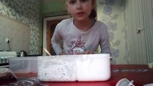 собираю ланч бокс в школу