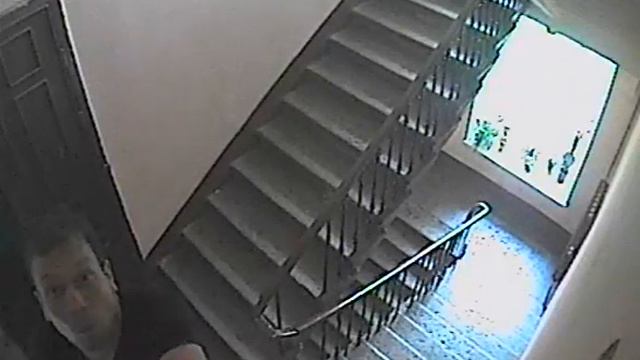 Имбецил ломает камеру смотреть онлайн