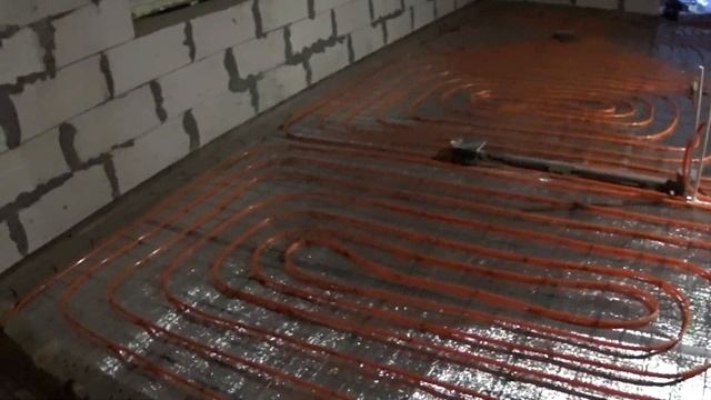 Смонтировал теплый водяной пол в бане, канализация и водопровод. Част 1.