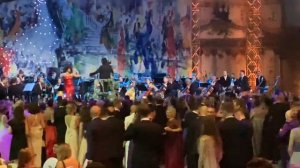 I’m your baby tonight Белинда Девидс и оркестр «Русская Филармония» Венский Бал 25.05.2019.mp4