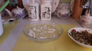 Заливной пирог с маринованным огурцом . Рецепт теста на молоке .