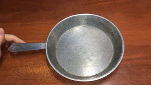 Легкий способ снять нагар со сковородки