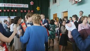 Танец выпускников с учителями