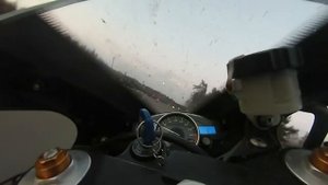 top speed 299 km. yamaha r1 05 vs suzuki gsxr1000 07