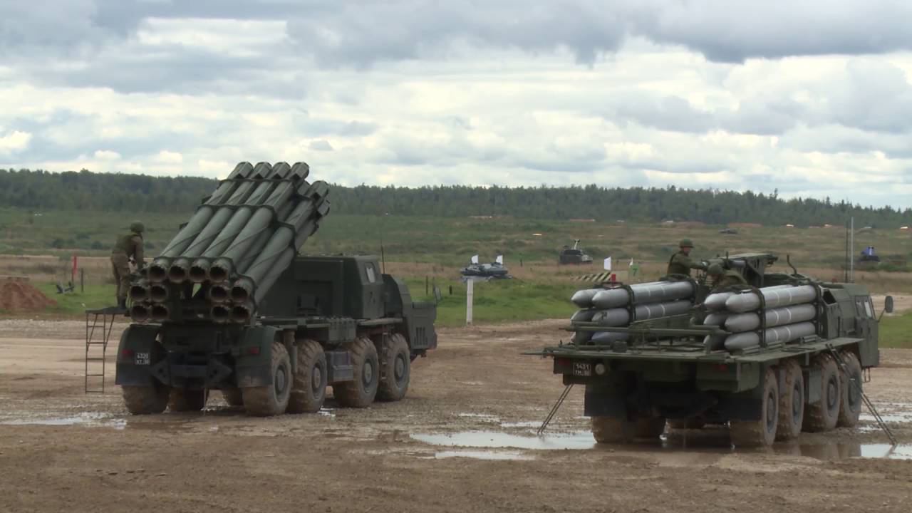 Демонстрационный показ боевых возможностей современной военной техники, стоящей на вооружении РФ