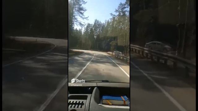 Валяется на повороте Пухтовоз камаз #shorts