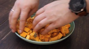 Салат из запеченной тыквы и свеклы с козьим сыром