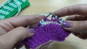 Двухцветный  красивый узор. Вязание спицами.