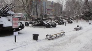 Военная техника в сквере г.Унеча.
