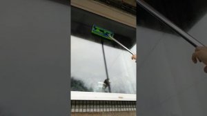 Как помыть окна с улицы