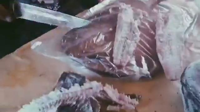 Разделка замороженной рыбы, хариус. Рыбный салат "пятиминутка", строго не судите, рыба пролежала го