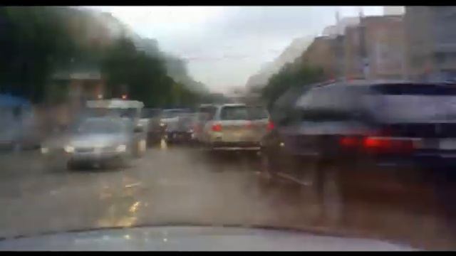 Ливень в Смоленске смотреть онлайн