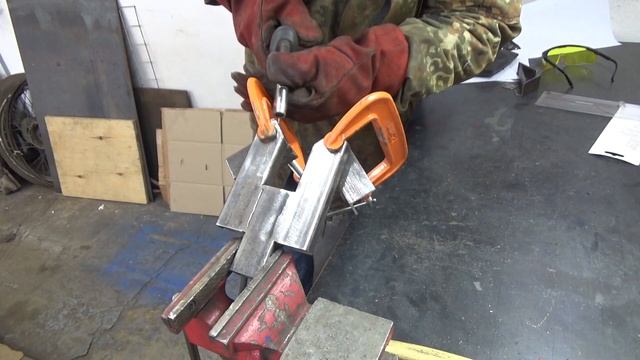 90 Degree Welding Vise Detailed Making Process смотреть онлайн
