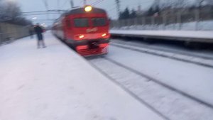 Электропоезд эт2м-090 Сообщением Шапки Санкт-Петербург Отправляется с платформы Колпино