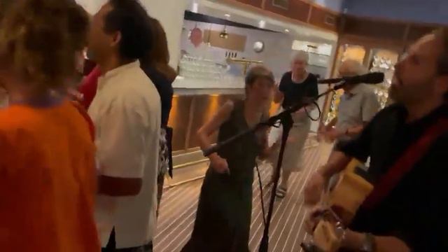 GIOVANNI BASSANO - Party смотреть онлайн