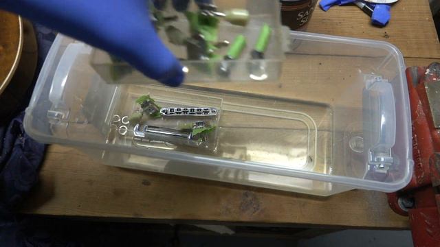 Faded Les Paul Refinish Part II - Completed - BigDGuitars - Relic Hardware and Tru-oil смотреть онлайн