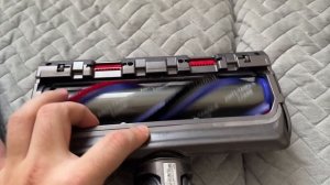 Никаких волос на насадке пылесоса. Dyson удивляют!