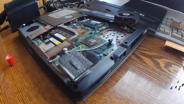 Ноутбук чёрный экран,артефакты,лечение. смотреть онлайн