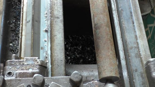 Нетрадиционный способ центровки длинной, кривой заготовки в токарном смотреть онлайн