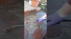 Чистка тротуарной плитки с помощью парогенератора.