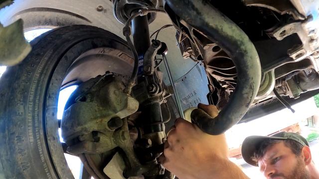 БМВ е39 Просто не большой ремонт поменять открутить слить Помыть и поставить всё назад смотреть онлайн