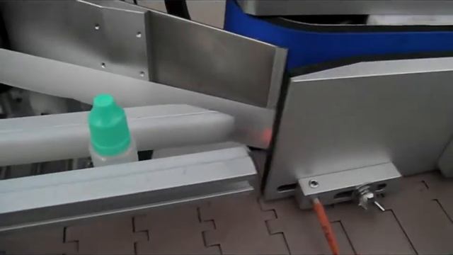 Розлив и упаковка глазных капель в пластиковые флаконы.