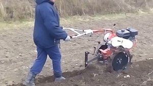 ВЕСНА 2017. МОТОБЛОК ФАВОРИТ С ПЛУГОМ