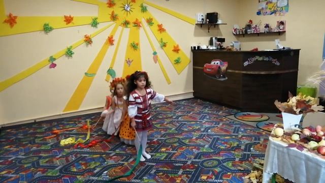 Танец с лентами. Праздник осени в ЖК София
