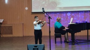 Ребенок играет 4 класс Литвинов Вечное Движение на скрипке