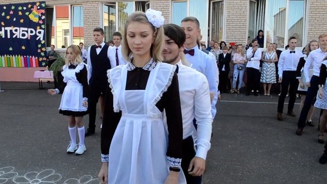 г.Несвиж первая школа 1 сентября 2019/2020 кусочек танца 11 класс