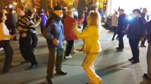 Качается вагон Танцы в парке Горького Харьков Ноябрь 2021