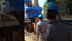Batere palplanse metalice cu presa Silent Piler ZU-100 - Dewatering and Silent Piler