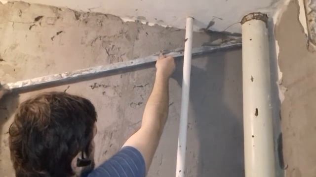 Штукатурка где не лезет правило. Как заштукатурить за трубами. смотреть онлайн