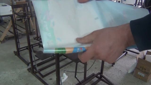 ЗАПАЙЩИК ПАКЕТОВ. Нихромовая полоса под тефлоновой пленкой; zapayshchik paketov, package sealer смотреть онлайн