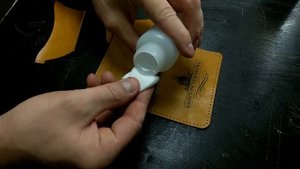 Нанесение рисунка на кожу термическим способом. Миниатюрный кошелек из натуральной кожи.