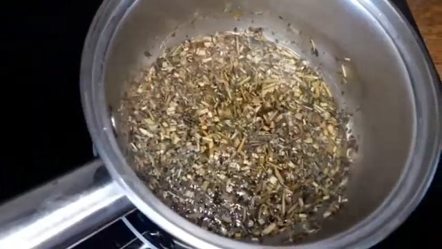 Как заваривать череду попугаям||купание попугаев во время линьки