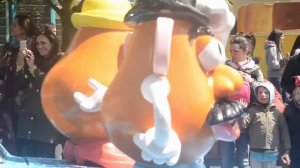 Парад Героев в Парижском Диснейленде(Disneyland)Любимые детские герои мультфильмов приветствуют Вас!