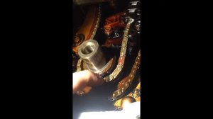 Z22YH Engine. Натяжение нижней цепи привода помпы.