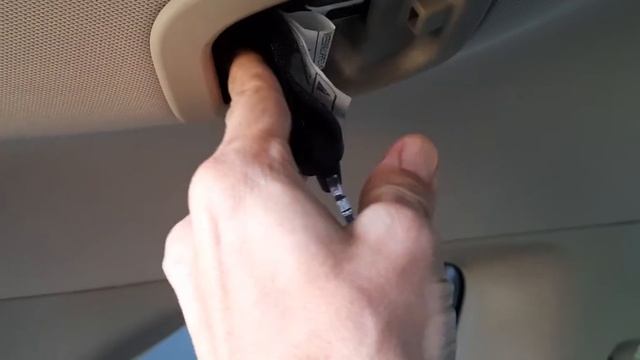 Прячем ремень для пристёгивания задних пассажиров в Митсубиси Аутлендер 3 смотреть онлайн