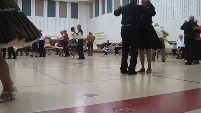 Last Cheaters Waltz Round Dance at Swing Thru Square Dance Club Oct 28, 2011 смотреть онлайн