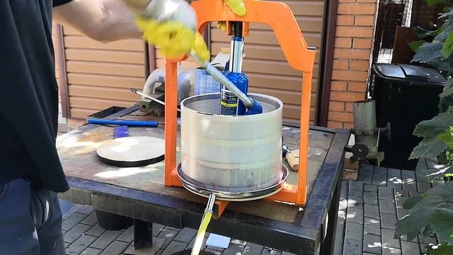 #ПрессSOK для фруктов и ягод. Мой финишный вариант с гидравлическим домкратом вместо ромбовидного. смотреть онлайн