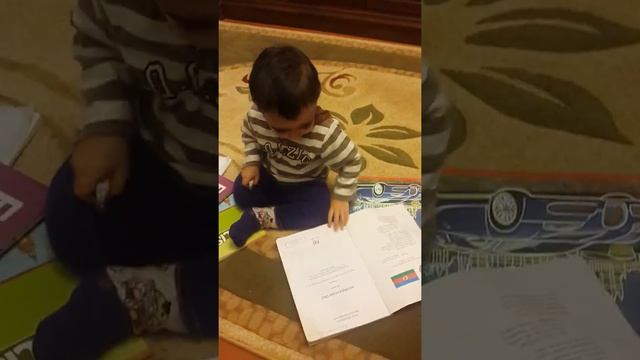 Эмилька любит Азербайджанский язык учить