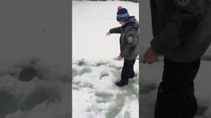 Зимняя рыбалка на горной речке