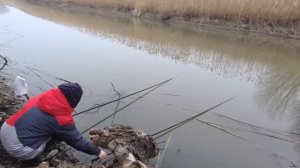 Весенняя рыбалка в марте на поплавочную удочку! Караси и сазан в марте 2023г. Ловим рыбу на Кубани!